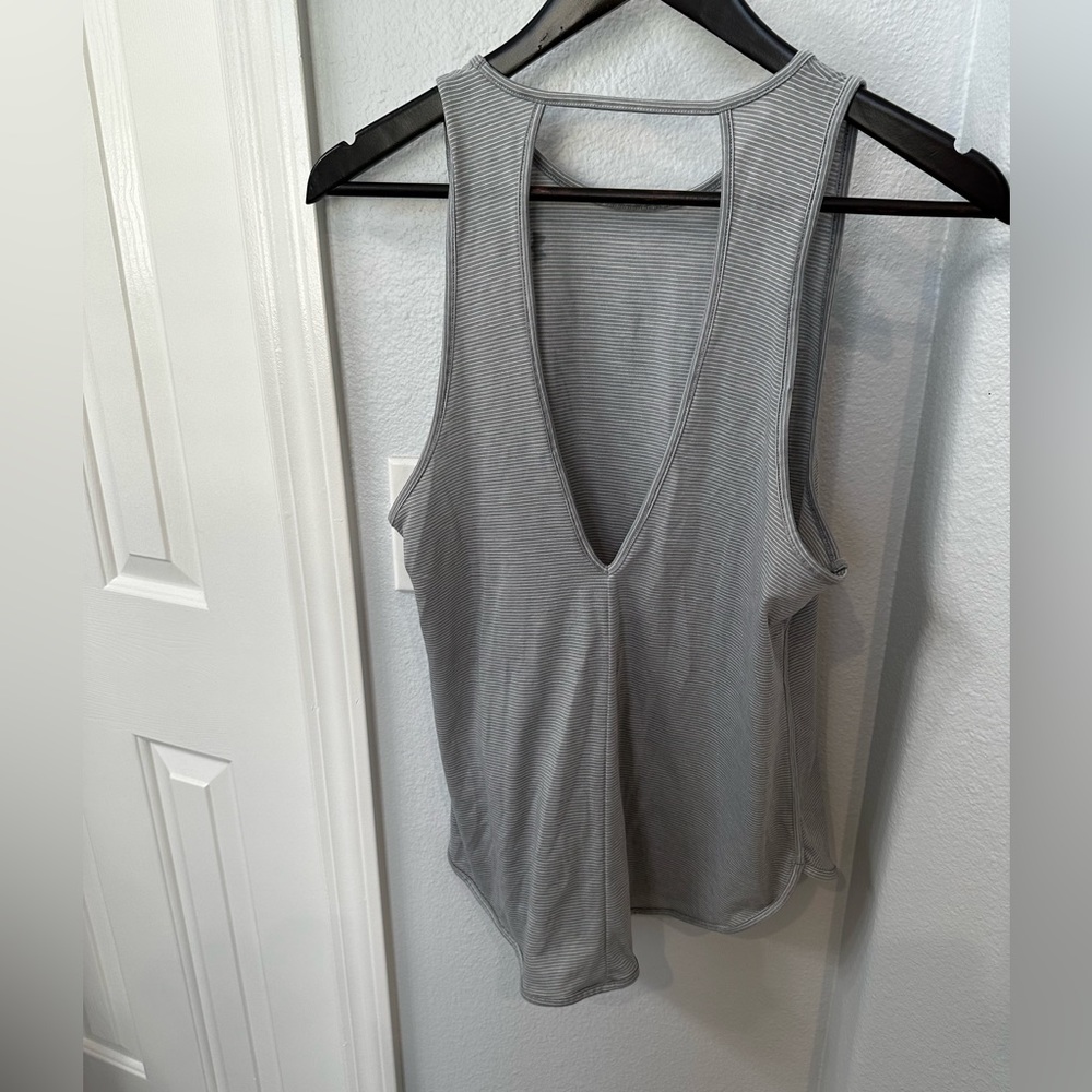 athletic top - Picture 2 of 2